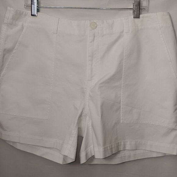 NORDSTROM Pants - NORDSTROM SIGNATURE WHITE ON WHITE SHORTS